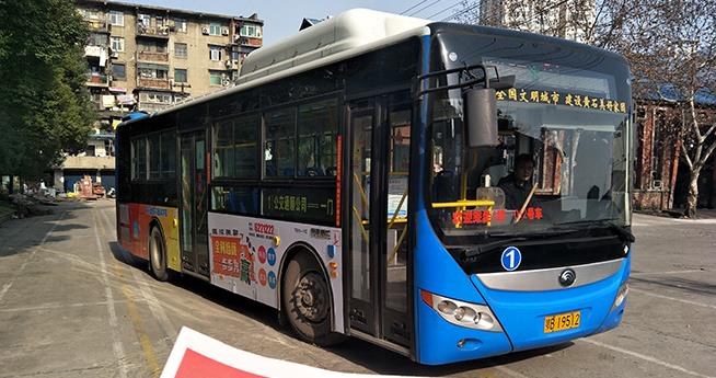 公交車身廣告